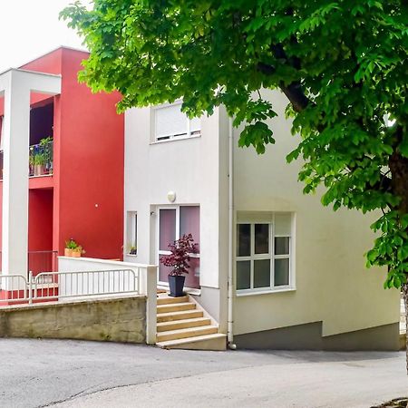 Studio Apartment Stazion With Free Parking 파진 외부 사진