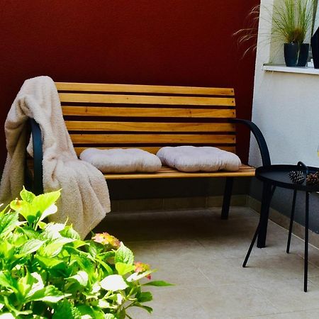 Studio Apartment Stazion With Free Parking 파진 외부 사진