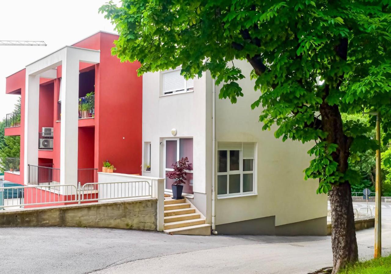 Studio Apartment Stazion With Free Parking 파진 외부 사진