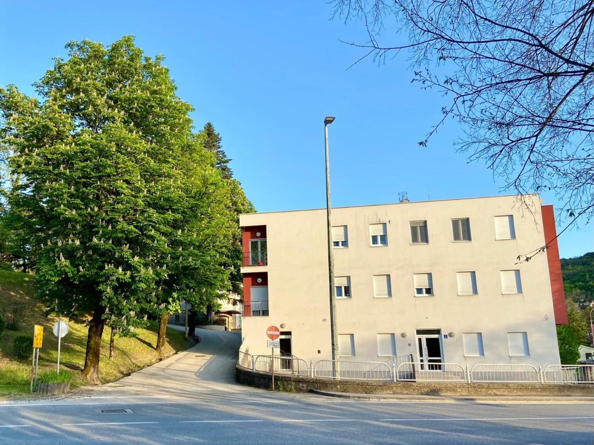 Studio Apartment Stazion With Free Parking 파진 외부 사진