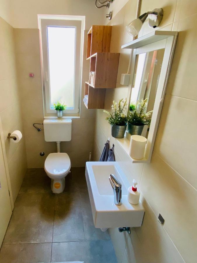 Studio Apartment Stazion With Free Parking 파진 외부 사진