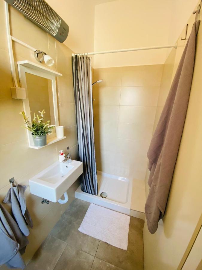 Studio Apartment Stazion With Free Parking 파진 외부 사진