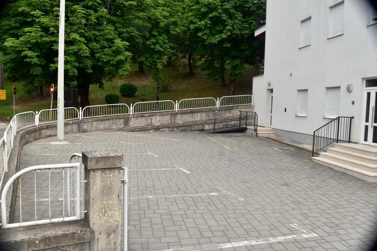 Studio Apartment Stazion With Free Parking 파진 외부 사진